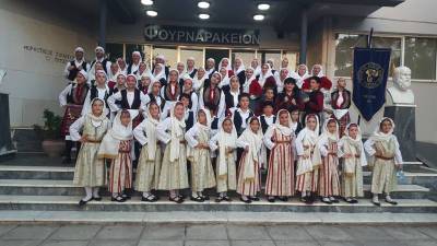 Μαθήματα στα χορευτικά τμήματα του “Πυρσού”
