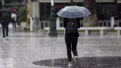 Καιρός: Βροχές, καταιγίδες και μεταφορά αφρικανικής σκόνης την Πέμπτη