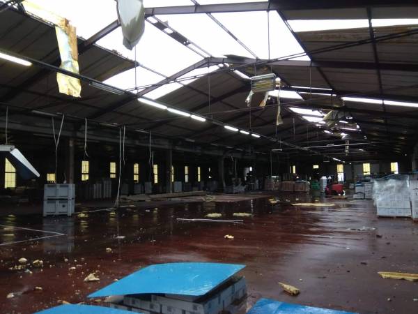 Καλαμάτα: Ζημιές στην “Παπαδημητρίου” από ανεμοστρόβιλο (Βίντεο+φωτογραφίες)