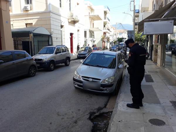 Παρκάρισµα µόνο στη µία πλευρά