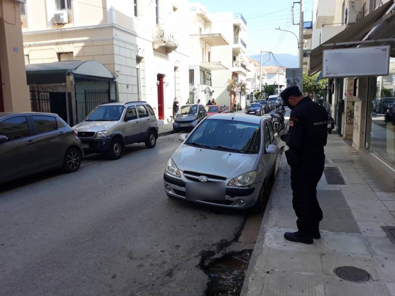 Παρκάρισµα µόνο στη µία πλευρά