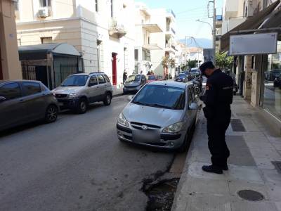 Παρκάρισµα µόνο στη µία πλευρά