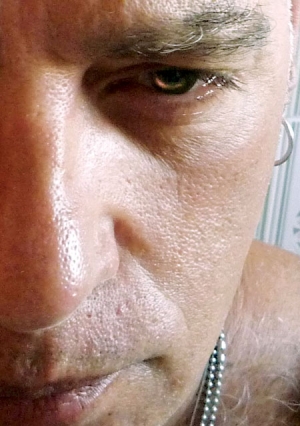 Ο εικαστικός Θοδ. Κανάκης στην "Ε": "Να πετάξουμε τα άχρηστα και να δούμε τα ουσιώδη"