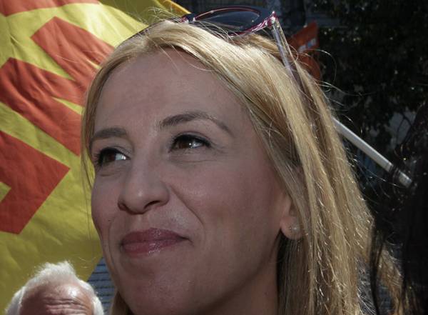 Η Δούρου στην Καλαμάτα για παρουσίαση βιβλίου της Μαρίας Καραμεσίνη