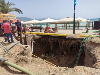 Καλαμάτα: Υποχώρησε τμήμα του πεζοδρομίου της Ναυαρίνου κατά τις εργασίες