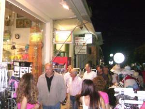 Διευρυμένο ωράριο στα καταστήματα της Κυπαρισσίας, προαιρετικά έως 22 Αυγούστου