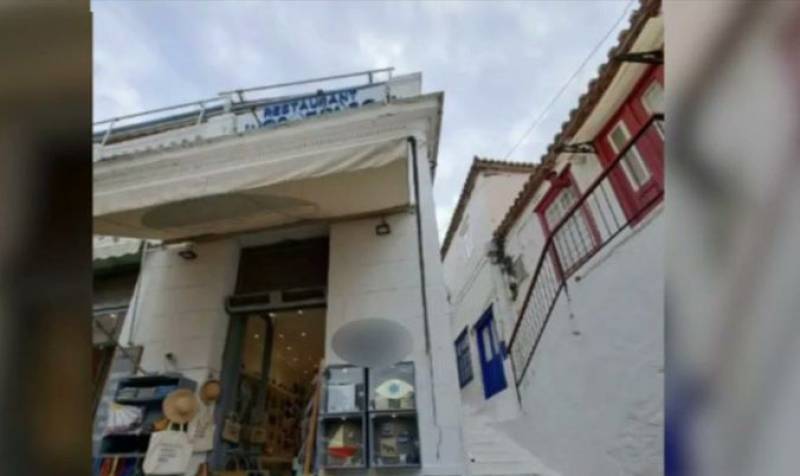 Πέταξε την γάτα από ύψος 8 μέτρων στην Υδρα (βίντεο)