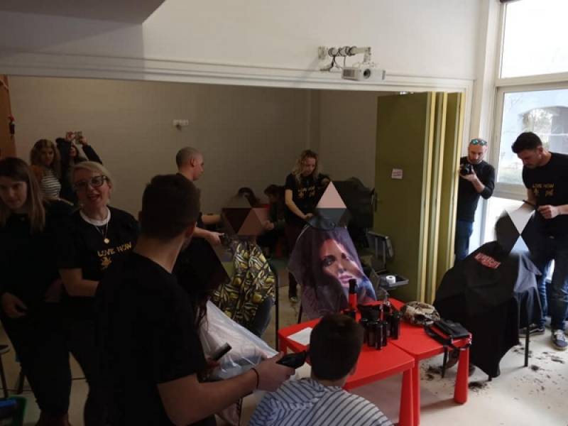 Μεσσηνία: Κομμωτές έστειλαν μήνυμα κοινωνικής προσφοράς