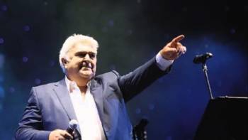 Συναυλία του Πασχάλη Τερζή στην Καλαμάτα (βίντεο)