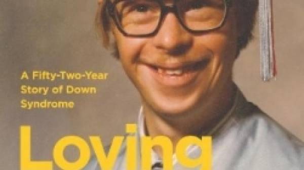 Αγαπώντας τον Andrew: Μια ιστορία Συνδρόμου Down 52 ετών