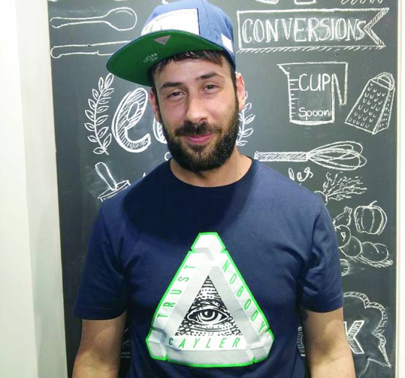 "Είμαι καλός εργάτης. Είτε σεφ της τηλεόρασης, είτε βοηθός κρύας κουζίνας..."