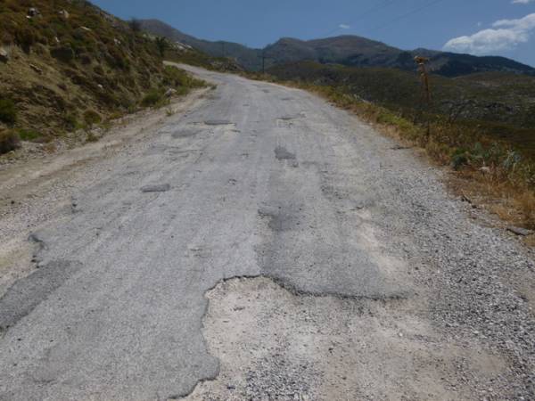 "Γολγοθάς" ο δρόμος για τη μονή Δήμιοβας (φωτογραφίες)
