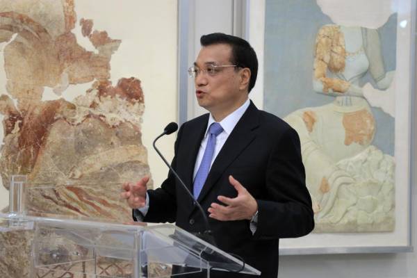 Πρόσκληση σε Τσίπρα να επισκεφθεί την Κίνα από τον Λι Κετσιάνγκ