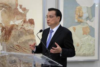 Πρόσκληση σε Τσίπρα να επισκεφθεί την Κίνα από τον Λι Κετσιάνγκ