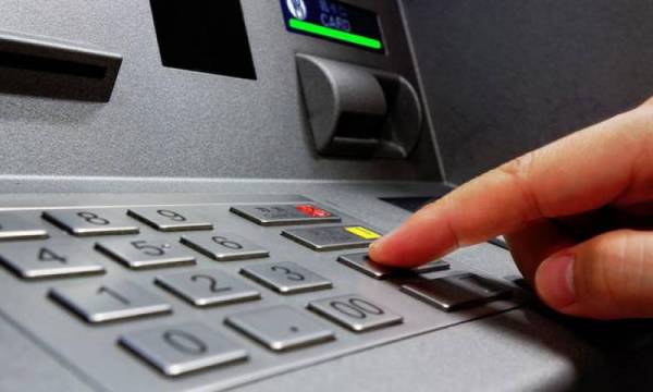 ΑΤΜ της Alpha Bank σε κατάστημα στα Φιλιατρά