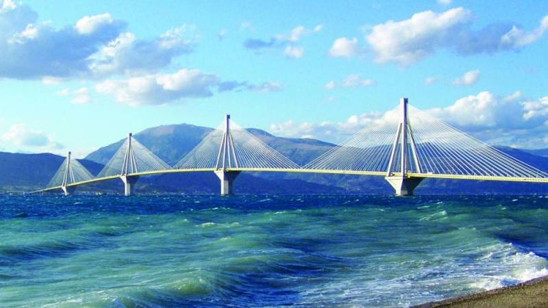 Ανδρας έπεσε από τη γέφυρα Ρίου-Αντιρρίου