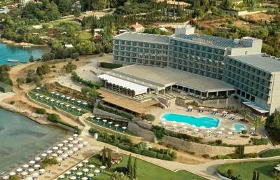 Ιρλανδός δισεκατομμυριούχος αγόρασε 2 ξενοδοχεία στο Πόρτο Χέλι