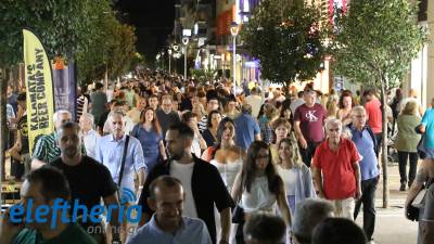 Γέμισε κόσμο η Καλαμάτα για τη "Λευκή Νύχτα" (βίντεο-φωτογραφίες)