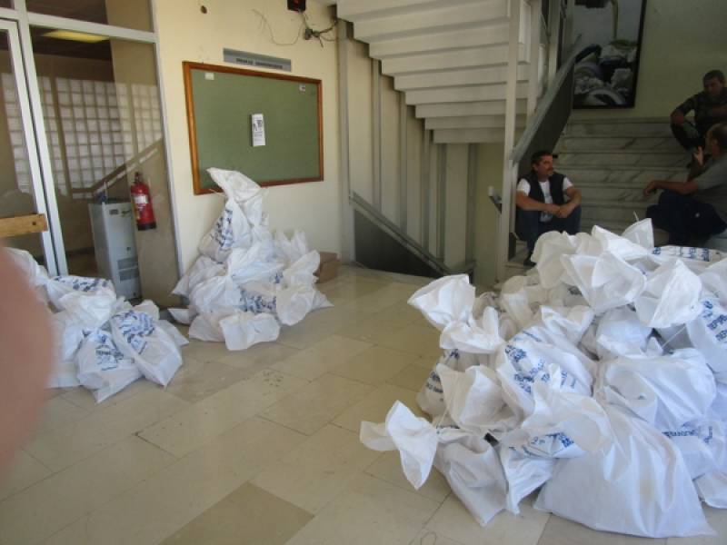 Παραδόθηκαν οι εκλογικοί σάκοι για το β’ γύρο