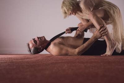 Παράταση για την «Αφροδίτη με τη γούνα» σε σκηνοθεσία Θανάση Κουρλαμπά