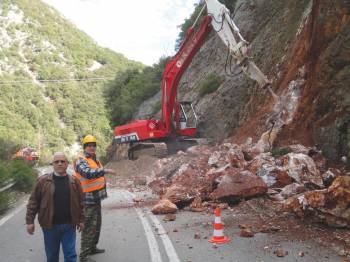 Απομακύνθηκε απειλητικός βράχος από την Ε.Ο. Καλαμάτας - Σπάρτης