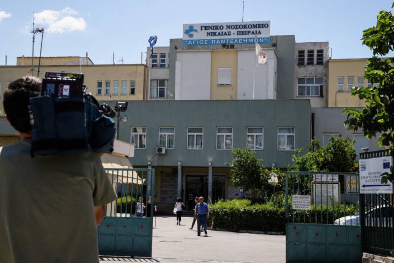 Επεισόδια Ρέντη: Δεύτερη χειρουργική επέμβαση για τον αστυνομικό που χτυπήθηκε από φωτοβολίδα (βίντεο)