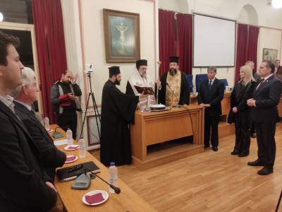 Εκοψαν πίτα στο Δημοτικό Συμβούλιο Καλαμάτας (βίντεο-φωτογραφίες)