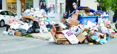 Σκληρή εβδομάδα με καύσωνα και σκουπίδια και στη Μεσσηνία