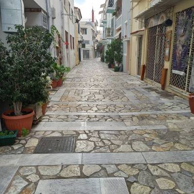 Εστιατόρια και Airbnb σώζουν την Καλαμάτα