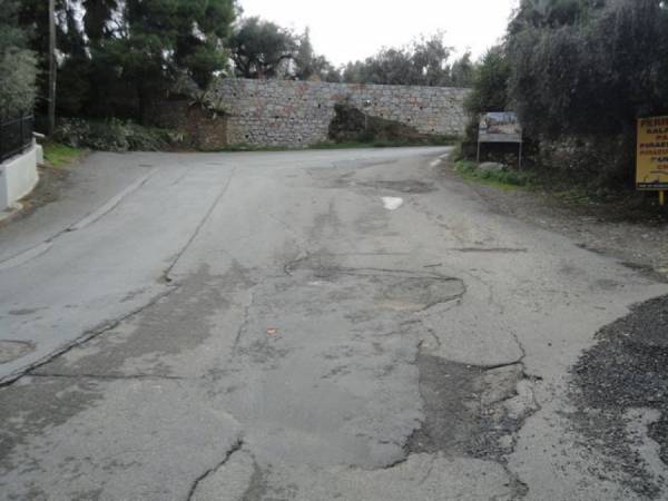 Αντιδράσεις στην Παλιόχωρα Αβίας: Να παραμείνει κοινόχρηστος ο χώρος μπροστά από το Δημοτικό Σχολείο