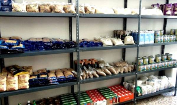 Διανομή βοήθειας σε άπορους στη Μεσσηνία