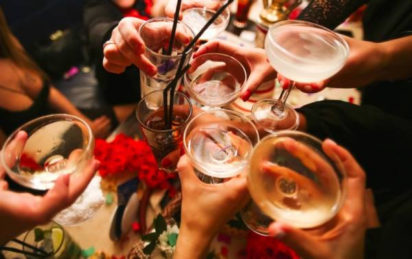 Το αλκοόλ ανοίγει την όρεξη!