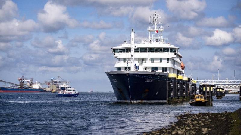 Χανταϊός: Το κρουαζιερόπλοιο MV Hondius έφτασε στο λιμάνι του Ρότερνταμ