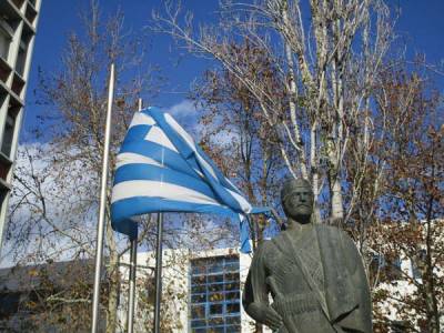 Πιάστηκε η σημαία