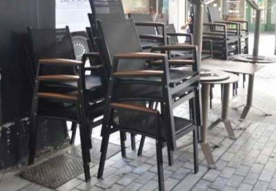 Εκποίηση κατασχεθέντων τραπεζοκαθισμάτων από το Δήμο Καλαμάτας