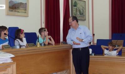 Μαθητές του 21ου Δημοτικού Καλαμάτας στο δημαρχείο