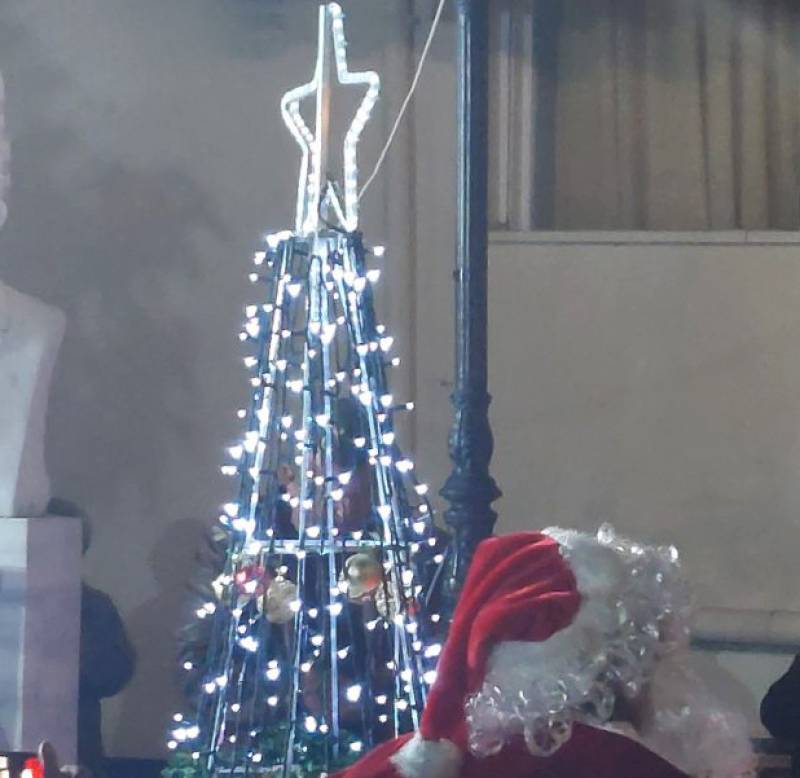 Το άναμμα του δέντρου στο Χαρακοπιό (βίντεο)