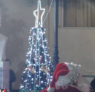 Το άναμμα του δέντρου στο Χαρακοπιό (βίντεο)