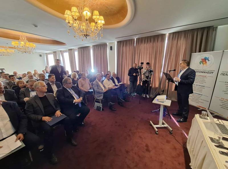 Πόρους και προσωπικό ζητούν οι δήμαρχοι Πελοποννήσου