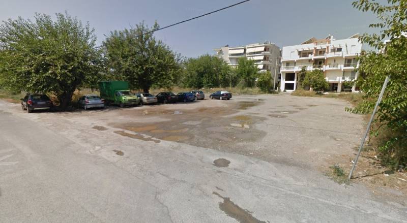 Υπαίθριο πάρκινγκ απέναντι από το Δημοτικό Στάδιο