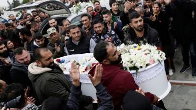 Θεσσαλονίκη: Πλήθος κόσμου συνόδευσε στην τελευταία του κατοικία τον δεκαεξάχρονο ρομά (Βίντεο)