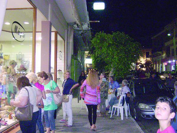 Διευρυμένο το καλοκαιρινό ωράριο των καταστημάτων στην Κυπαρισσία