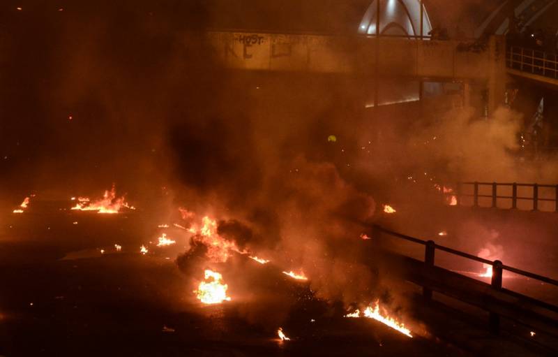 Ανάσταση με μολότοφ στον Νέο Κόσμο (βίντεο)