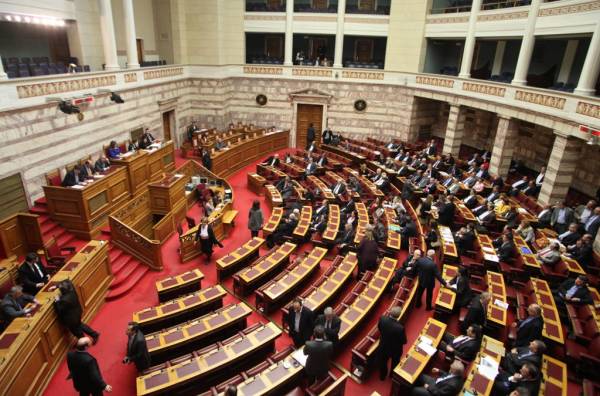 Αμειβόμενοι επαγγελματίες σε αυτοδιοίκηση και κόμματα
