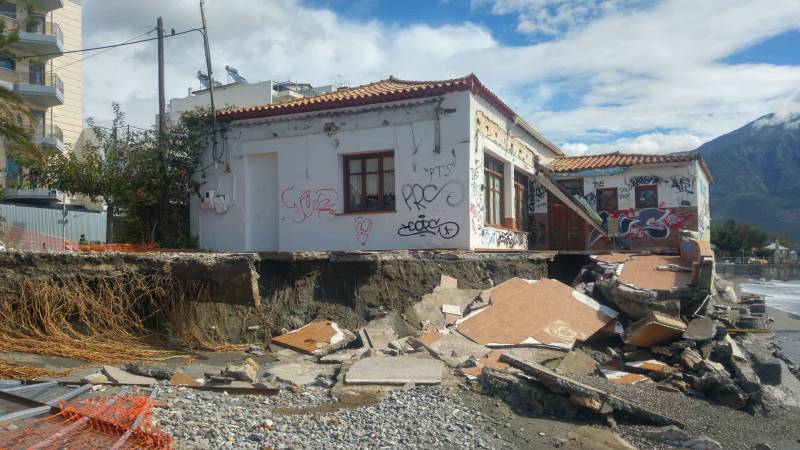 Κυκλώνας «Ζορμπάς» - Η επόμενη μέρα της κακοκαιρίας στην παραλία της Καλαμάτας (Βίντεο+φωτογραφίες)