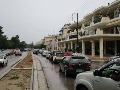 Αρτέμιδος και Βασ. Γεωργίου σε ρόλο... μπουκαλιού