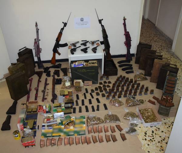 Οπλοστάσιο στο σπίτι 63χρονου στην Αρεόπολη