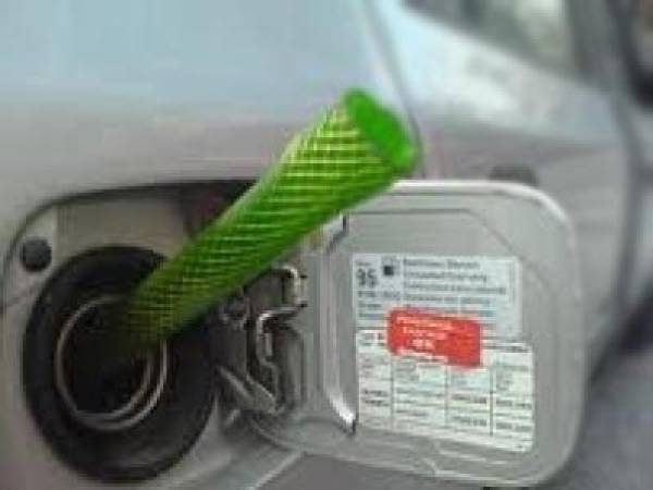 "Ρούφηξαν" καύσιμα από δημοτικά οχήματα