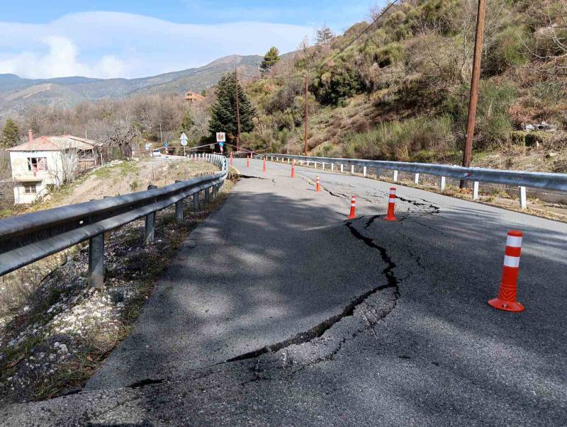 Από το Καρβέλι και το Λαδά η κυκλοφορία για Σπάρτη: “Επεσε” τμήμα του δρόμου μετά την Αρτεμισία