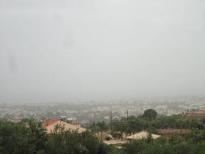 Το νέφος της σκόνης πνίγει την Καλαμάτα (φωτογραφίες)